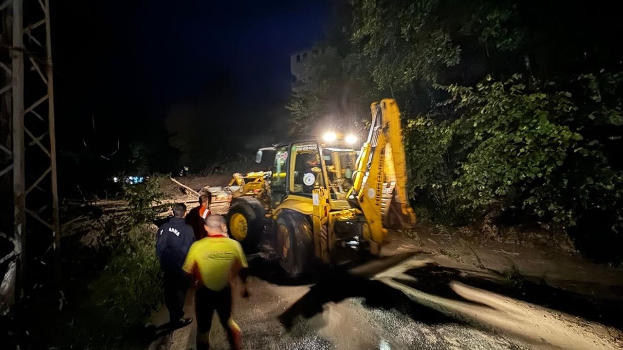 Trabzon'da Şiddetli Yağışlar Su Baskınlarına Neden Oldu