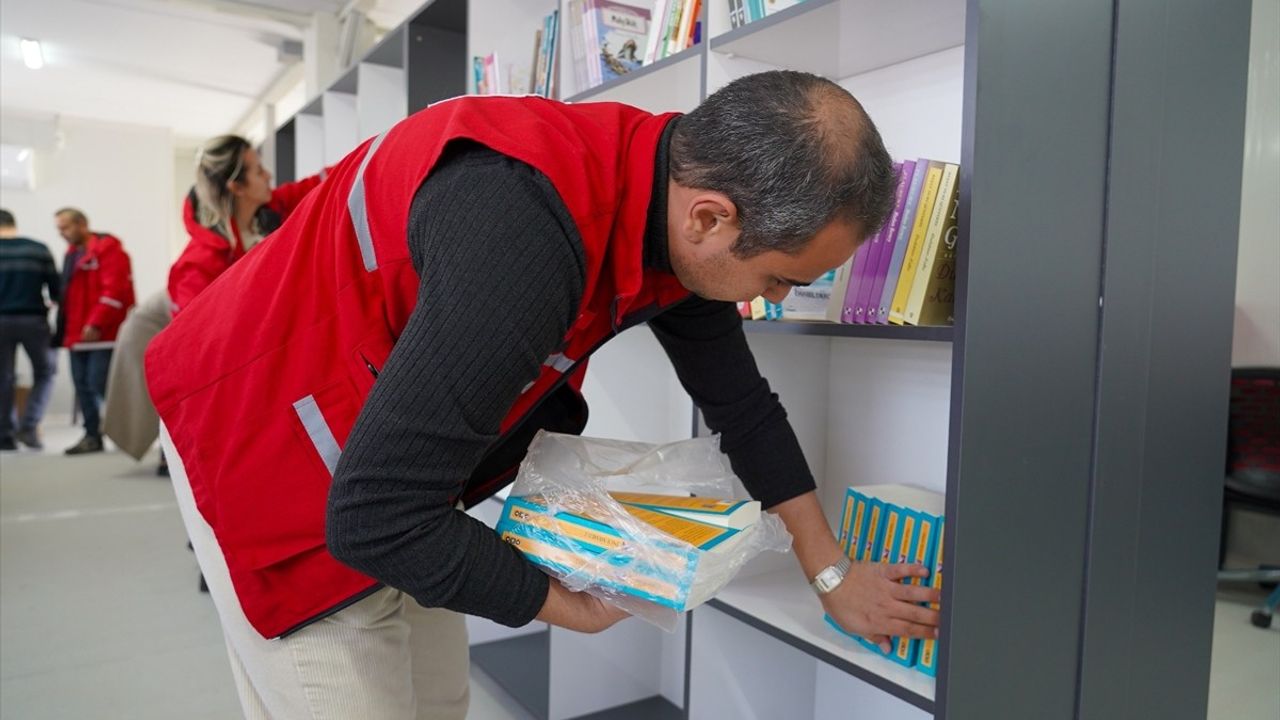 Türk Kızılay, 85 Bin Öğrenciyi Desteklemek için 77 Milyon Lira Yardımda Bulunuyor