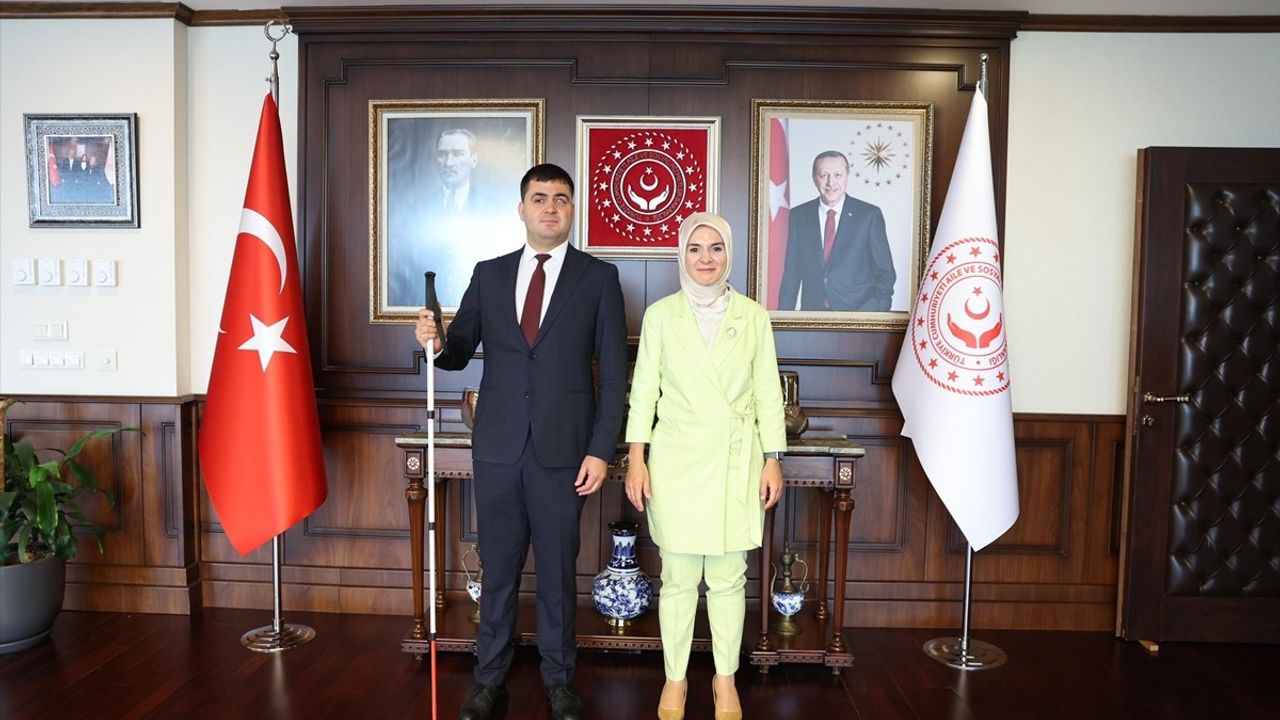 Türkiye'nin İlk Görme Engelli Hakimi Sabit Kılıç Göreve Başladı