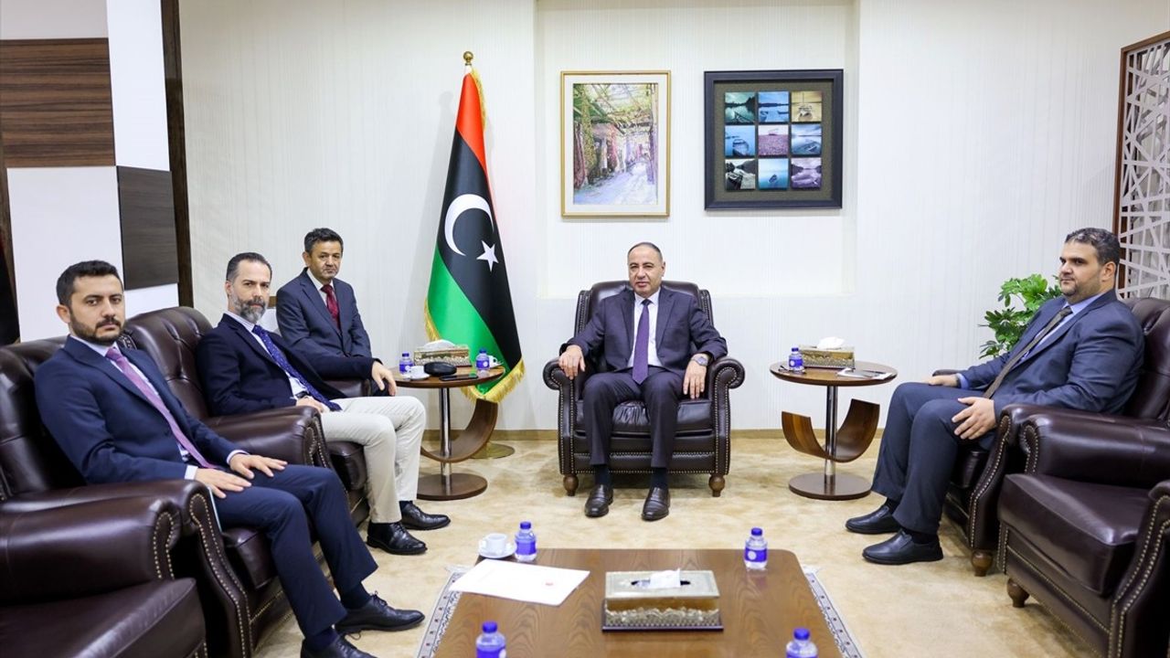 Türkiye'nin Trablus Büyükelçisi Güven Begeç, Libyalı Yetkili ile Öğrencilerin Durumunu Görüştü