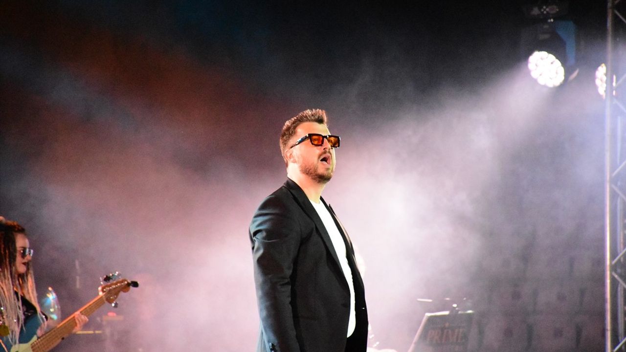 Ukraynalı Prime Orchestra Antalya'da Yardım Konseri Düzenledi