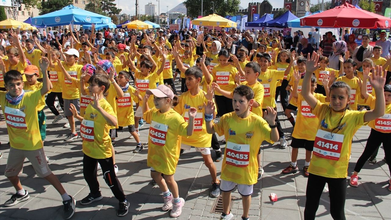 Uluslararası Kayseri Yarı Maratonu Öncesi Çocuk Yarışları Düzenlendi