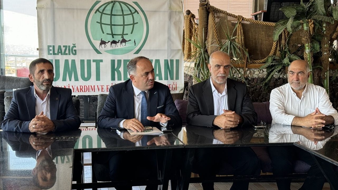 Umut Kervanı Vakfı'ndan Evlenecek Çiftlere Destek