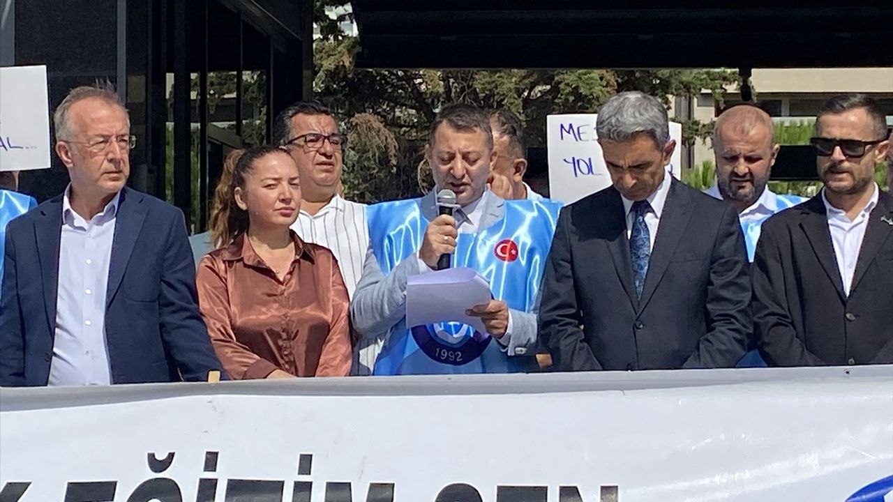 Üniversitelerde Personel Servisinin Kaldırılmasına Tepki Gösterildi