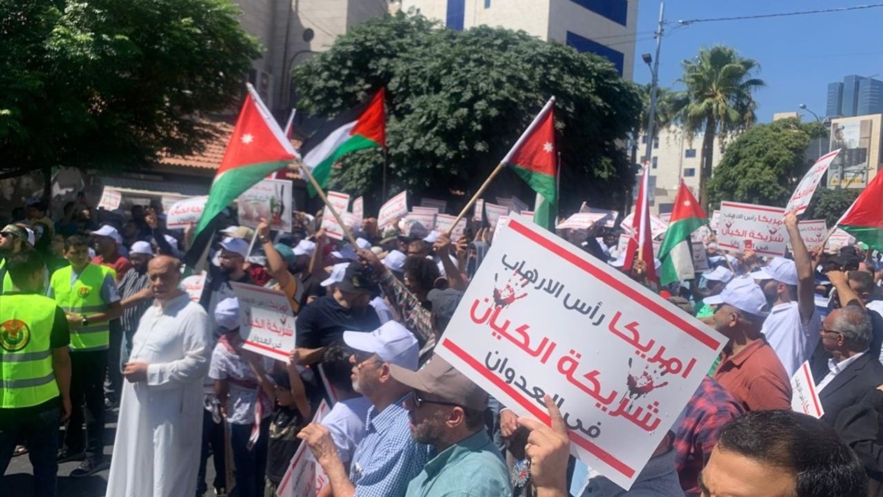 Ürdün'de İsrail Saldırılarına ve ABD'ye Karşı Protesto Gösterileri