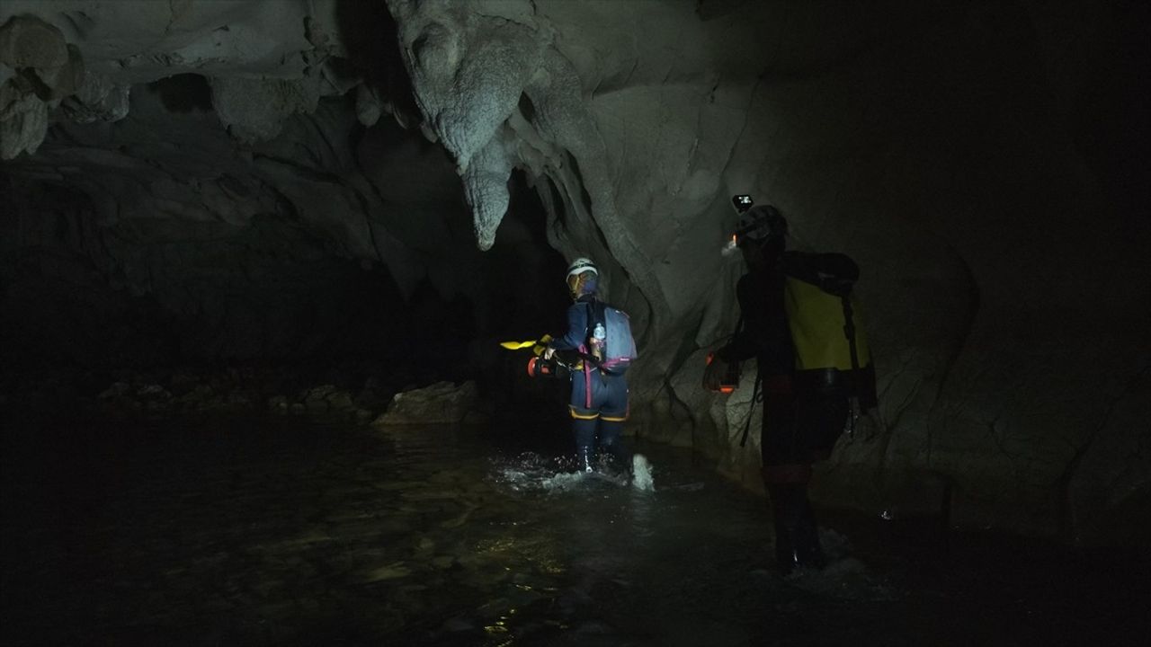 Yalovalı Dağcı, 5 Bin Metrelik Ayvaini Mağarası'nı Belgeselleştirdi
