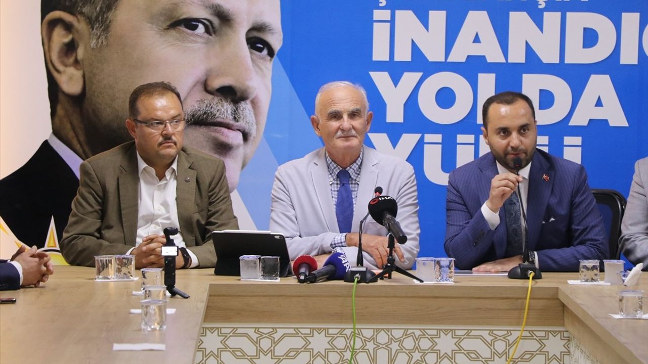 Yılmaz: Siyasette Nezaket Vazgeçilmezdir