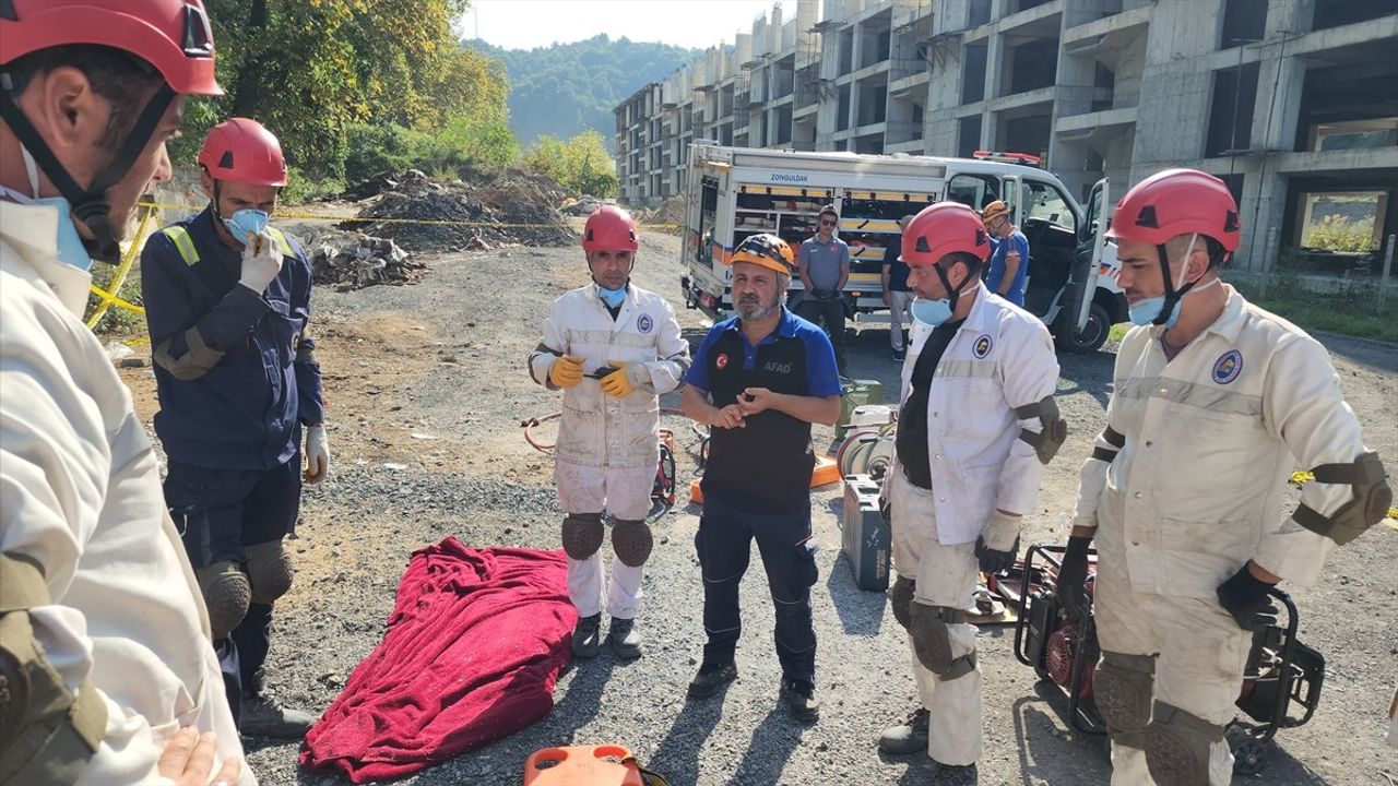 Zonguldak'ta Madenciler Deprem Tatbikatına Katıldı