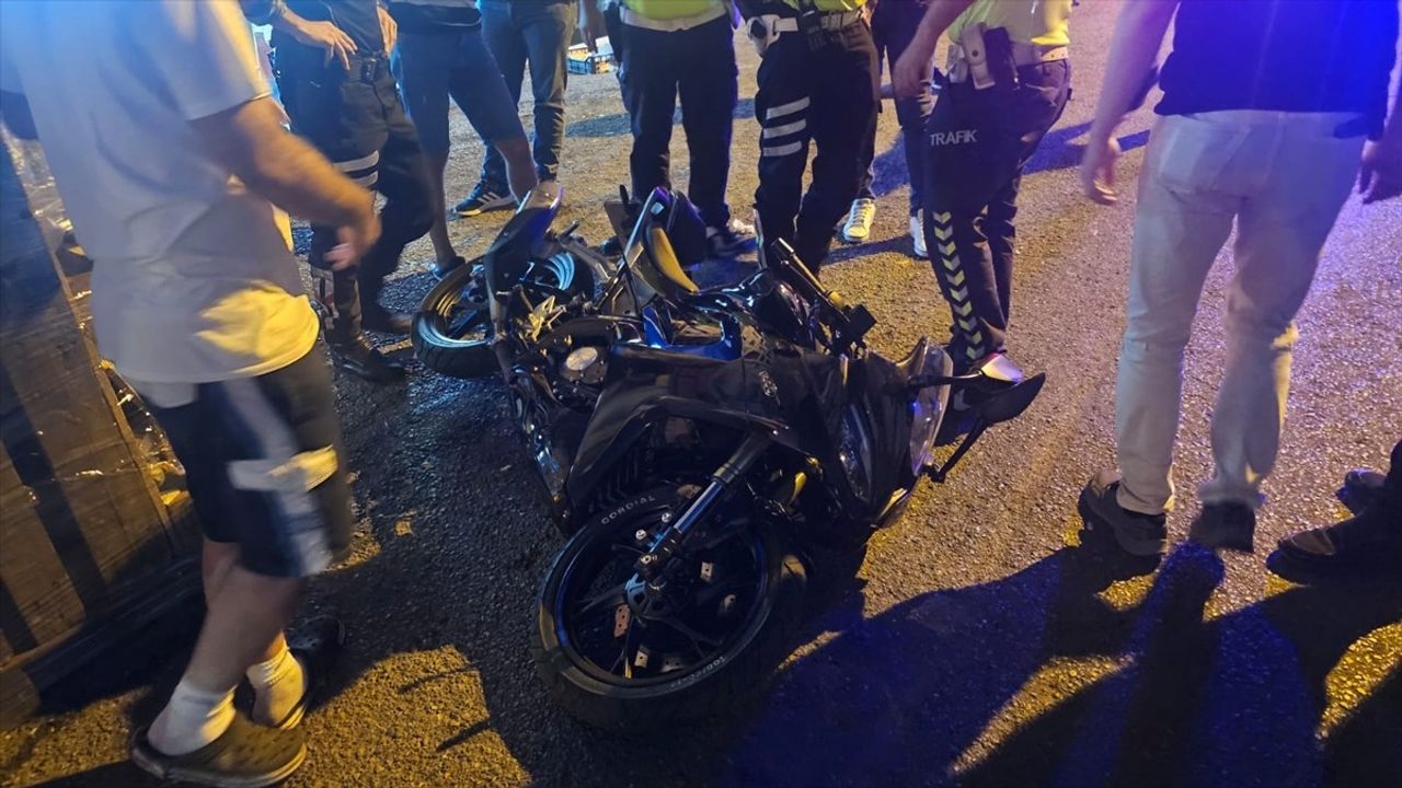 Zonguldak'ta Trafik Polisi Motosiklet Çarpması Sonucu Yaralandı