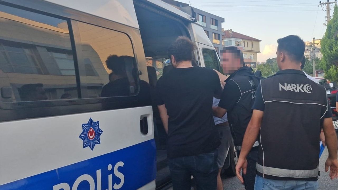 Zonguldak'ta Uyuşturucu Ticareti Operasyonu: 5 Zanlı Tutuklandı