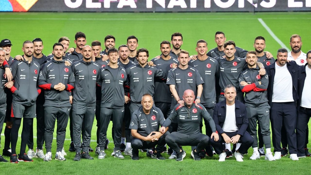 A Milli Takım Samsun'a Ulaştı, Karadağ ile Müsabakaya Hazırlanıyor