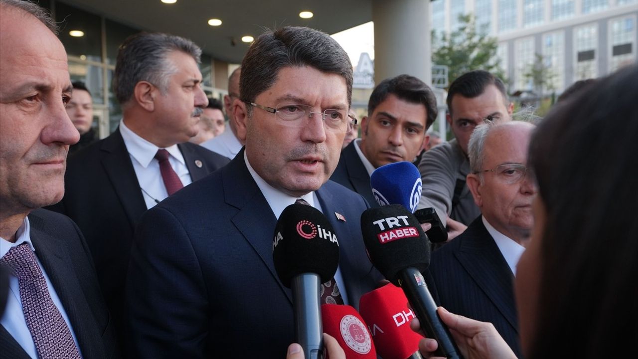 Adalet Bakanı Tunç'tan Bıçaklı Saldırıya Uğrayan HSK Müfettişine Ziyaret