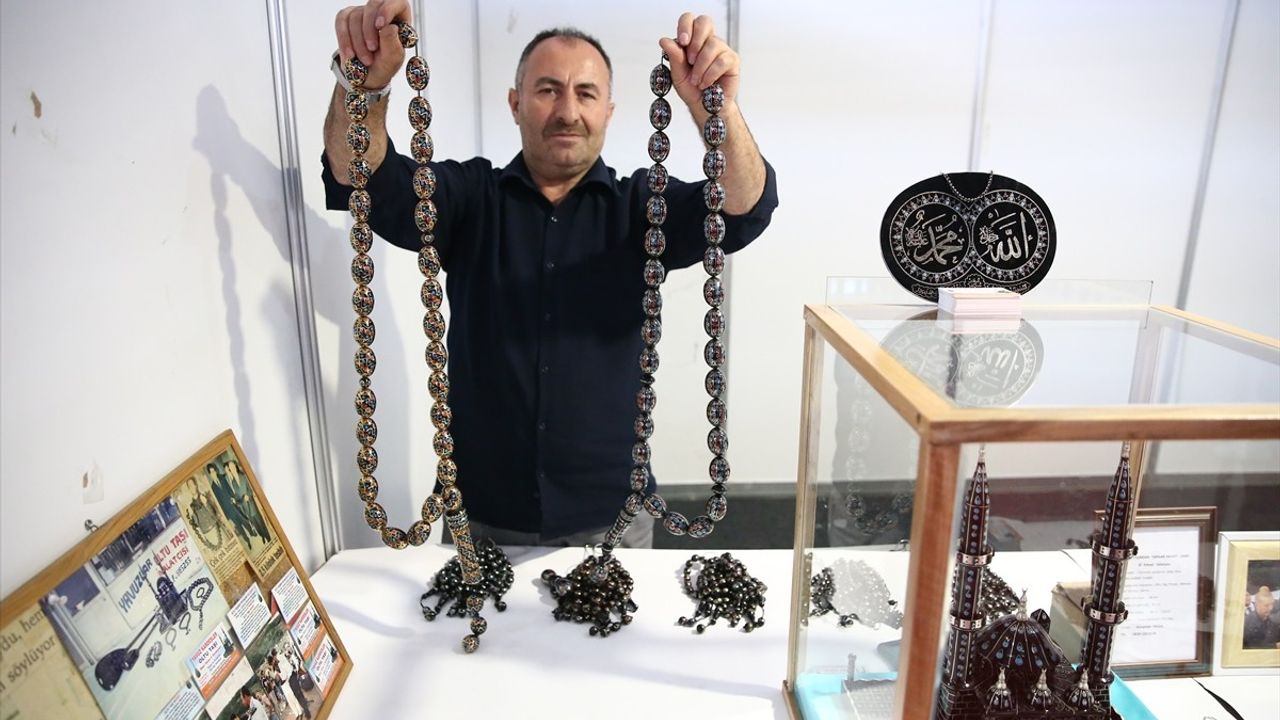 Adana'da 3. Tesbih ve Doğal Taşlar Fuarı Devam Ediyor