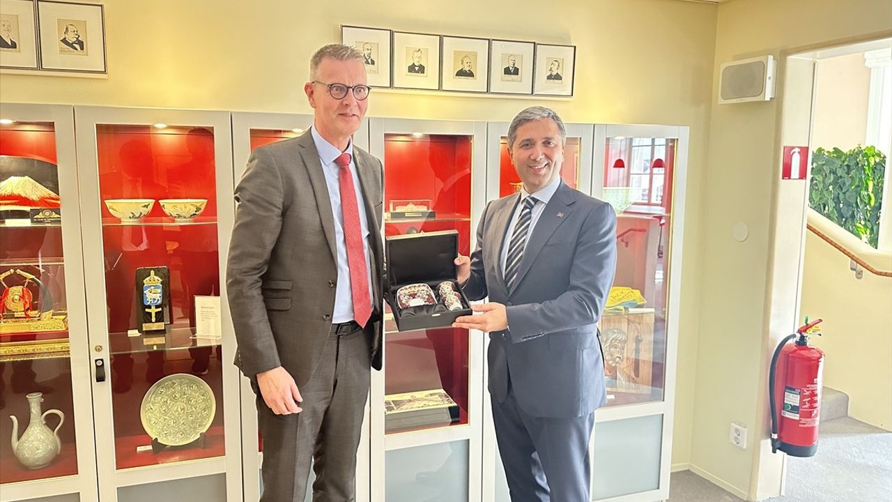 AK Parti Genel Başkan Yardımcısı Stockholm'de İsveç Parlamentosu'nu Ziyaret Etti