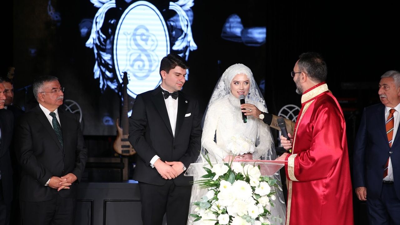 AK Parti Genel Başkanvekili Ala Nikah Şahidliği Yaptı