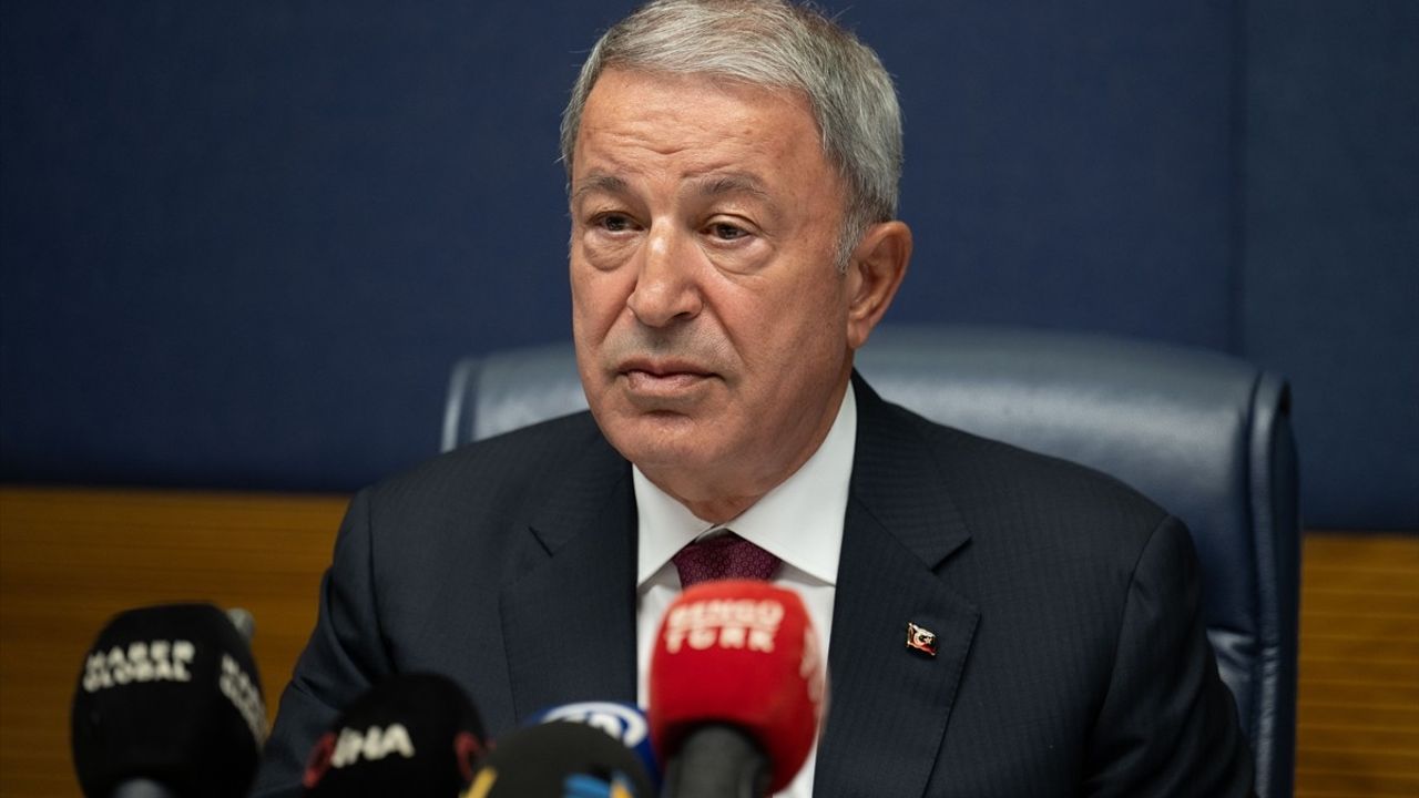 Akar, Fransa Senatosu Heyetiyle Görüştü: Ateşkes Vurgusu