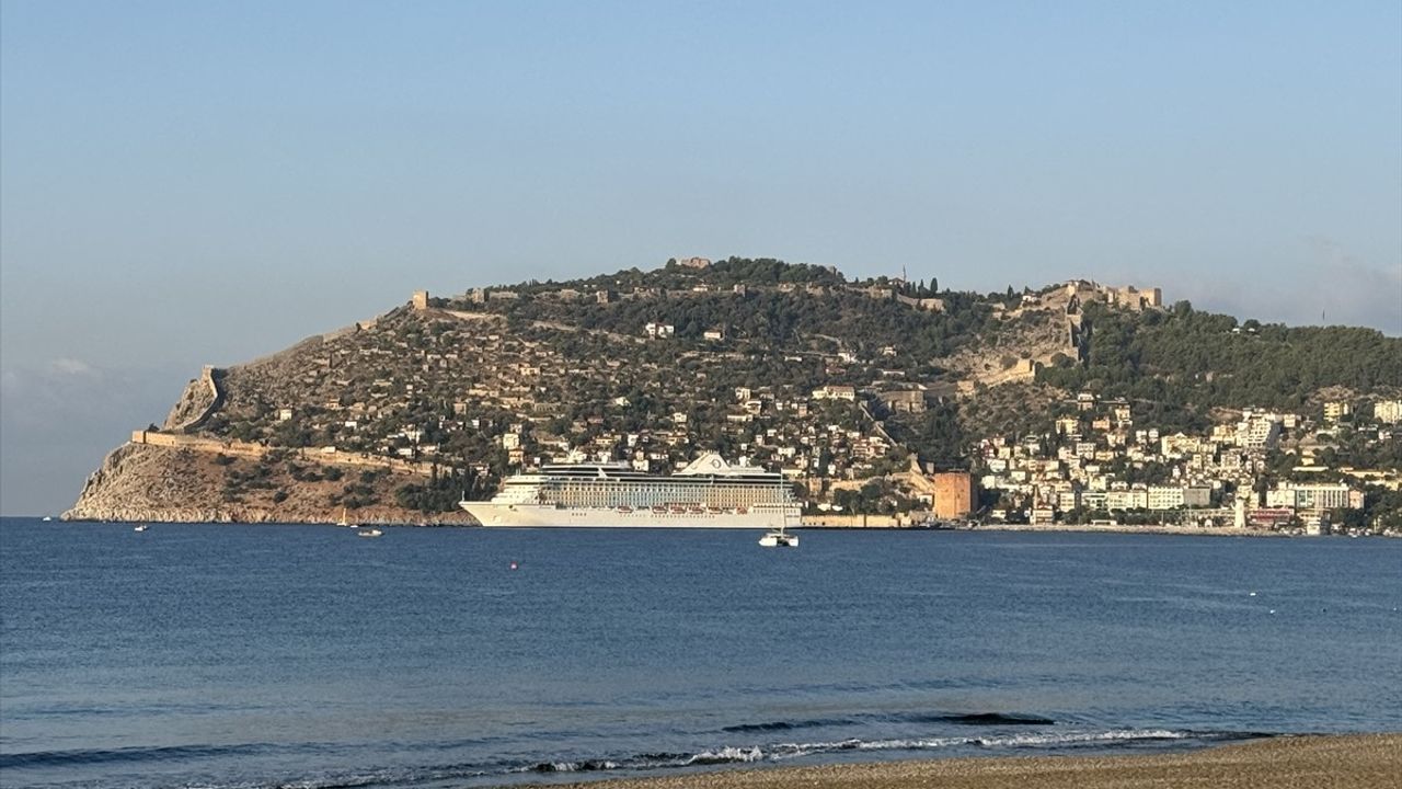 Alanya Limanı, Riviera Kruvaziyeri ile 1209 Turist Ağırladı