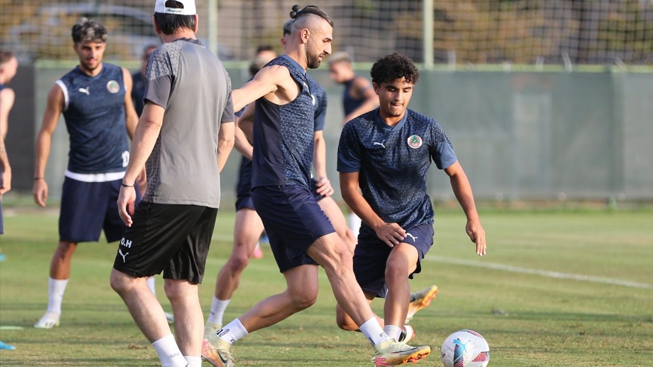 Alanyaspor Hedefini Belirledi: Süper Lig'de Kalmak