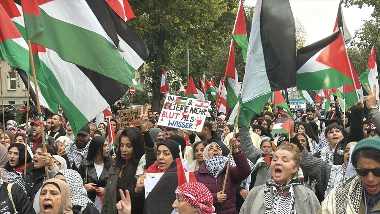 Almanya'da Gazze Protestosu: Soykırım ve Polis Şiddeti Kınandı