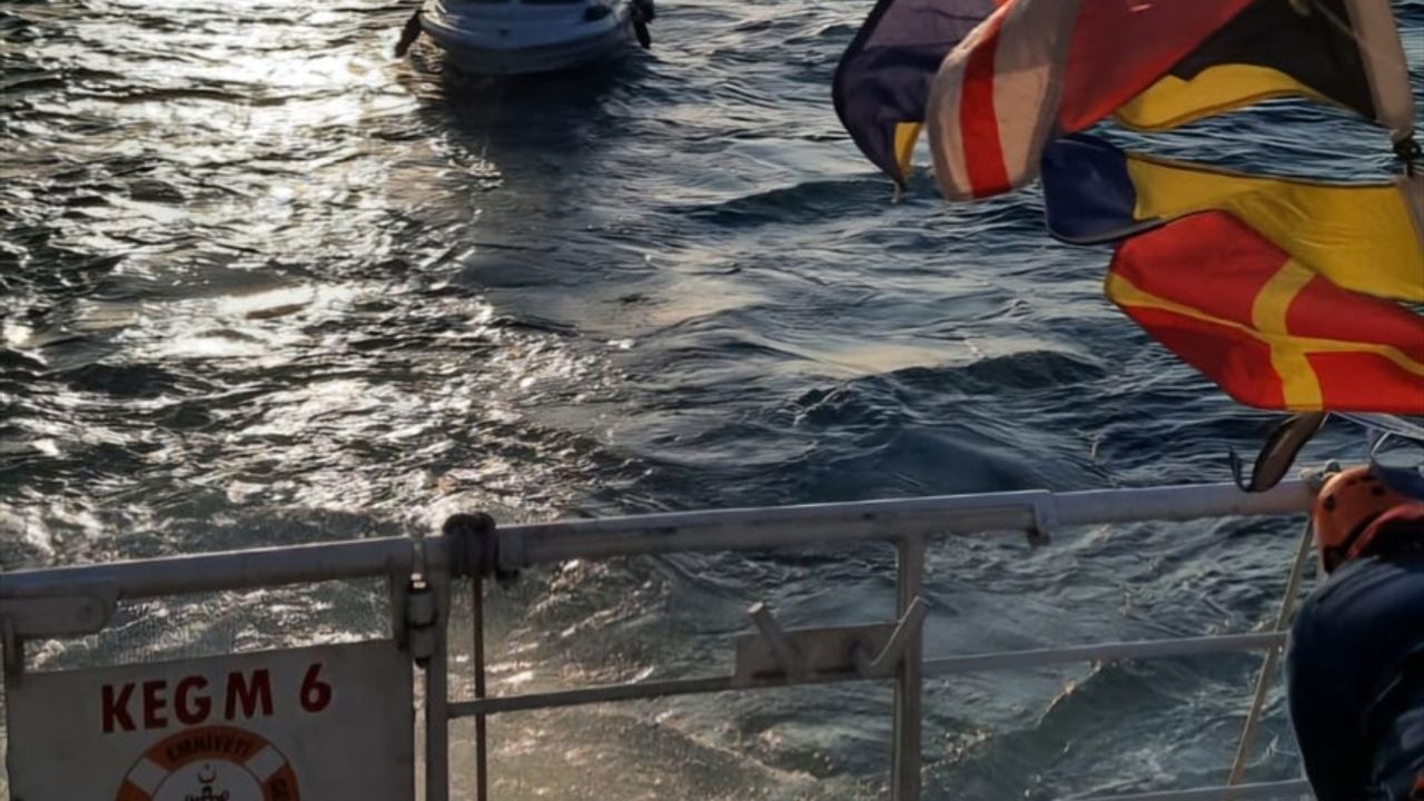 Ambarlı açıklarında makine arızası nedeniyle sürüklenen tekne güvenle kurtarıldı