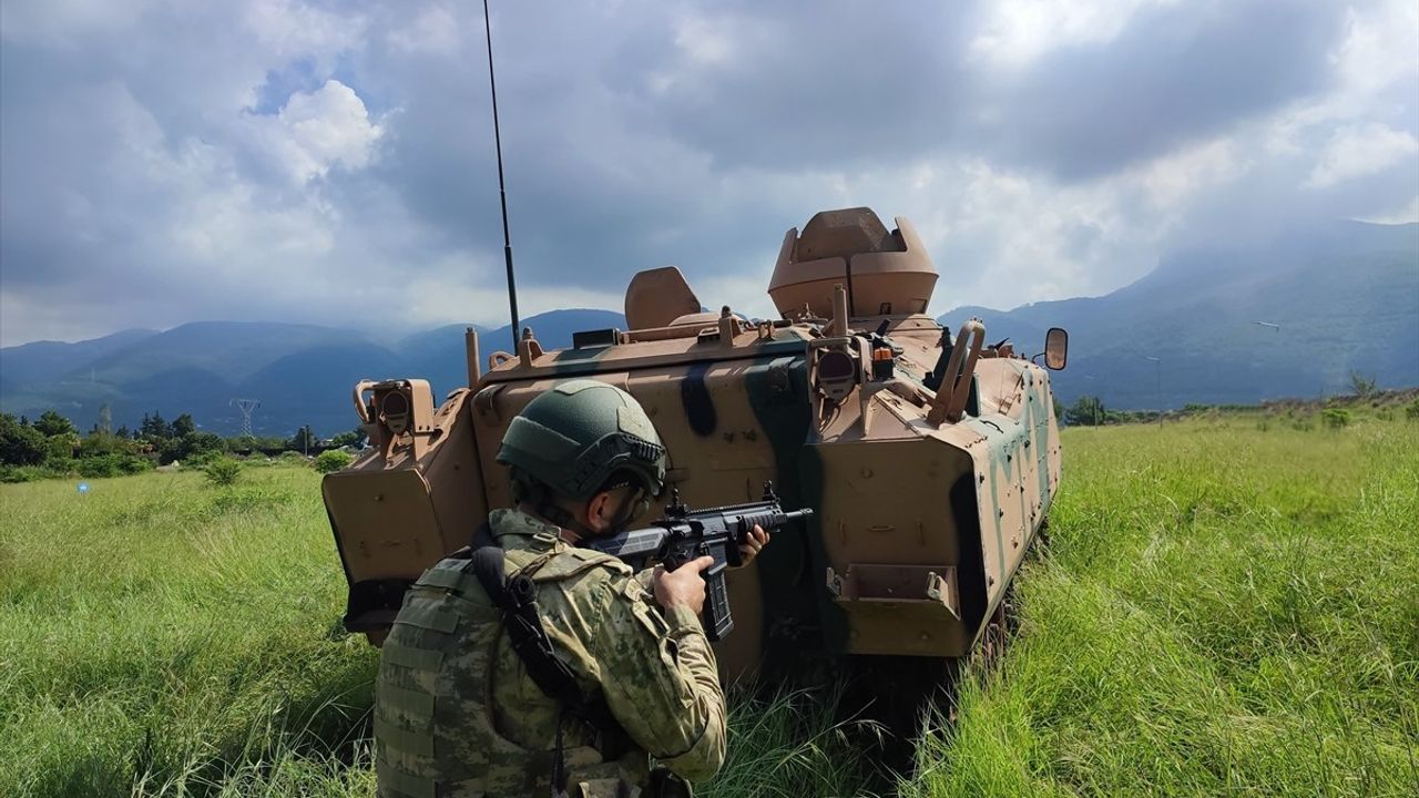 Amfibi Deniz Piyadelerinin Helikopter ve Tank Eğitimleri Paylaşıldı