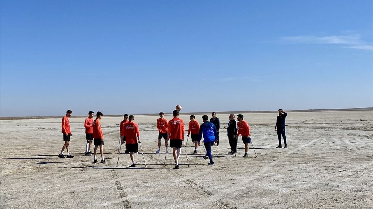 Ampute Milli Futbol Takımı'ndan Kuraklığa Dikkat Çekici Antrenman