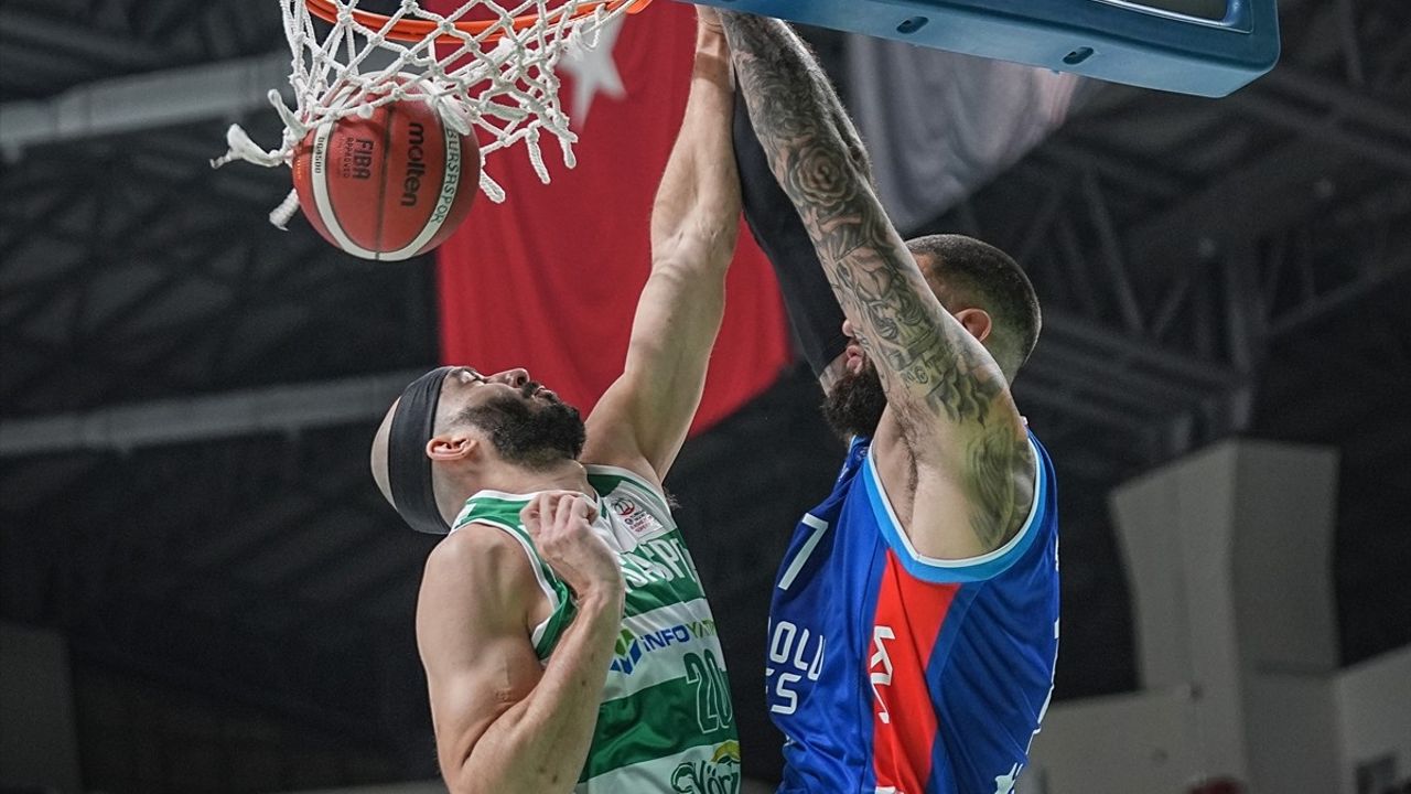 Anadolu Efes, Bursaspor'u Konuk Edeceği Maçta Farklı Galip Geldi