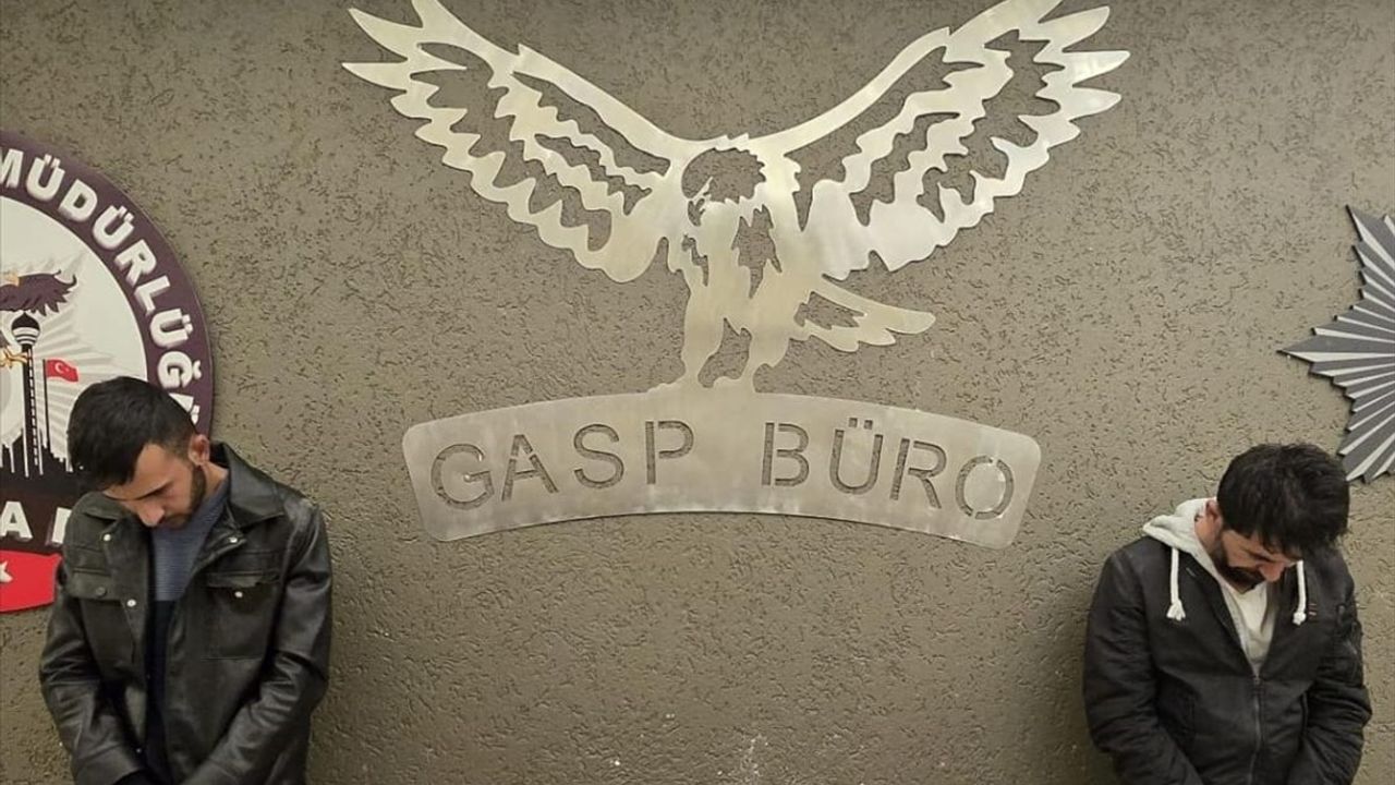 Ankara'da Kuyumcudan 1 Milyon Lira Değerinde Altın Çalan 3 Şüpheli Yakalandı