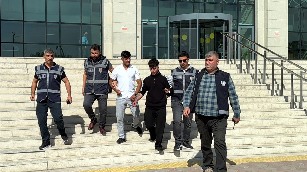 Ankara'da Taksiyi Gasp Eden İki Zanlı Tutuklandı