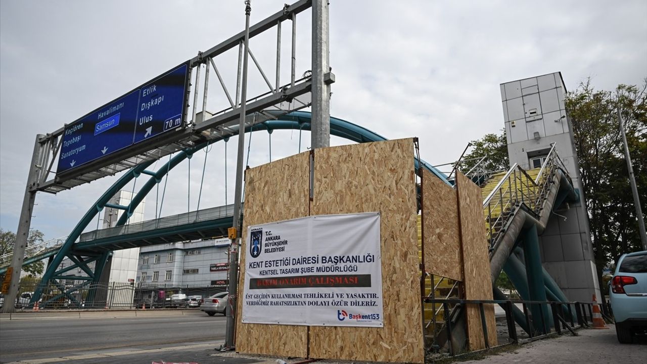 Ankara'daki Kapatılan Üst Geçit Tehlike Saçıyor