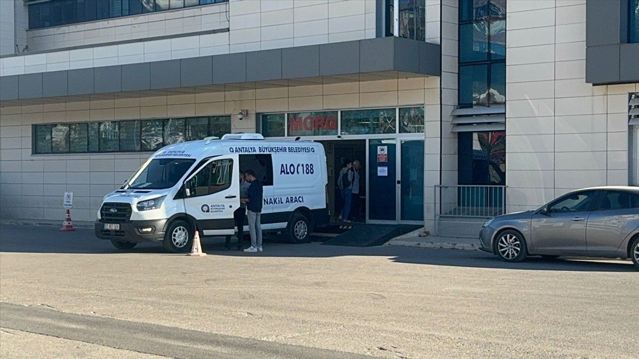 Antalya'da Çiçekçi Darbedildi, Hayatını Kaybetti