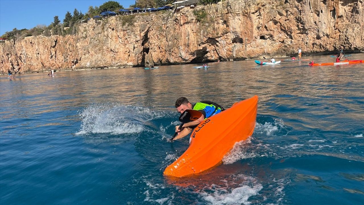 Antalya'da Cumhuriyet Bayramı Denizde Coşkuyla Kutlandı