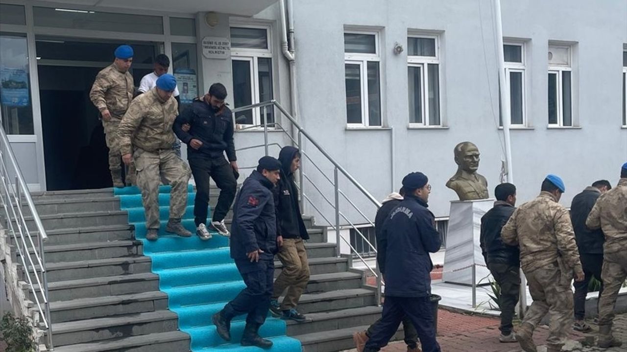 Artvin'de Düzensiz Göçmen Operasyonu: 18 Yakalandı, 4 Tutuklama