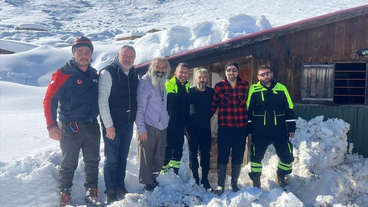 Artvin'de Kar Yağışı Sonrası Mahsur Kalan 5 Kişi Kurtarıldı