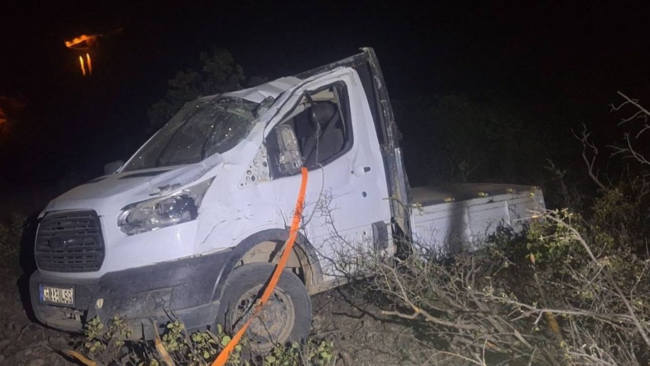 Artvin'de Uçuruma Devrilen Kamyonet Kazası: 2 Ölü, 2 Yaralı