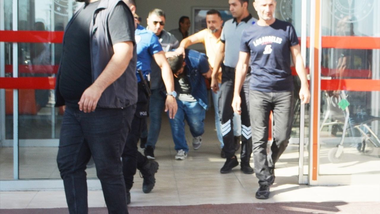 Atatürk Heykeline Zarar Verene Gözaltı