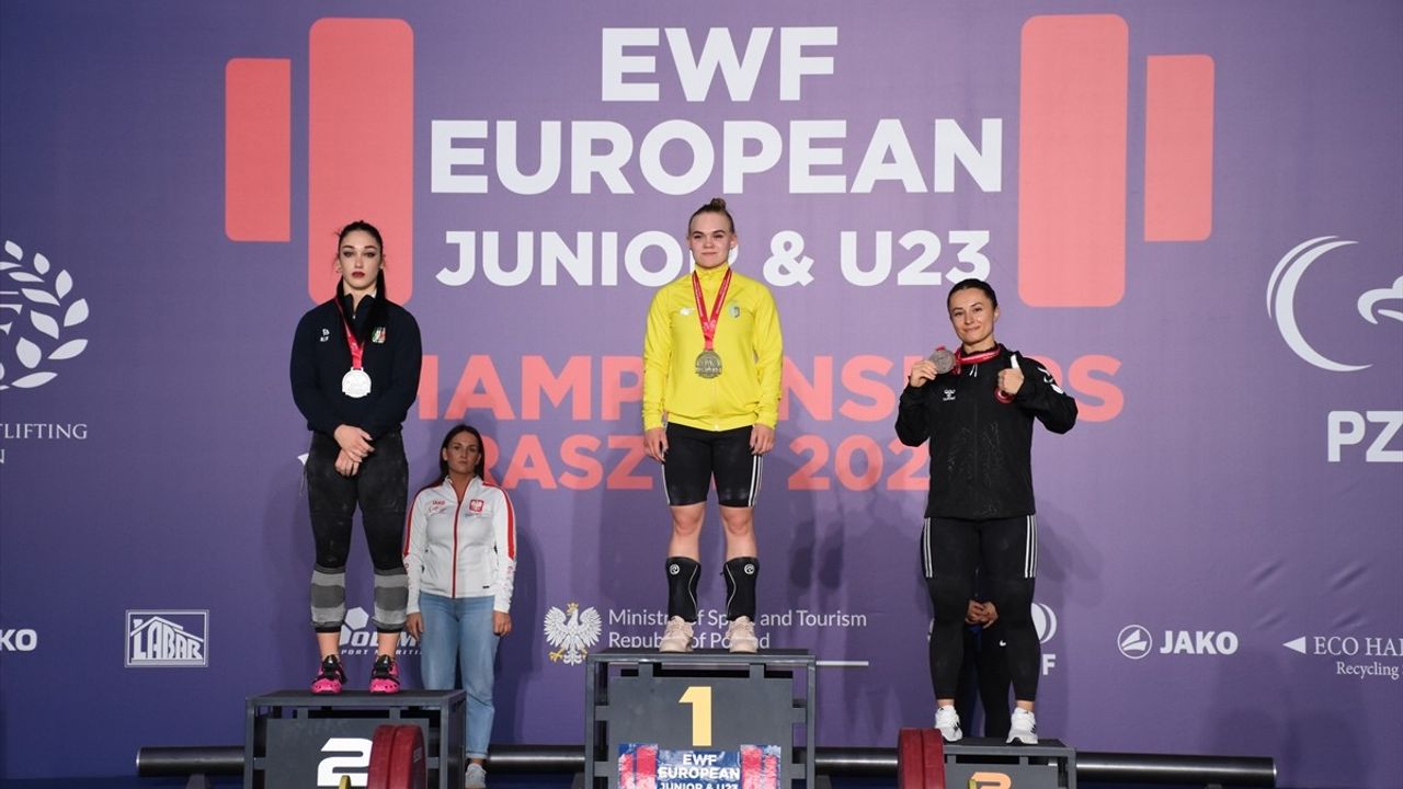 Aysel Özkan Avrupa Halter Şampiyonası'nda Bronz Madalya Kazandı