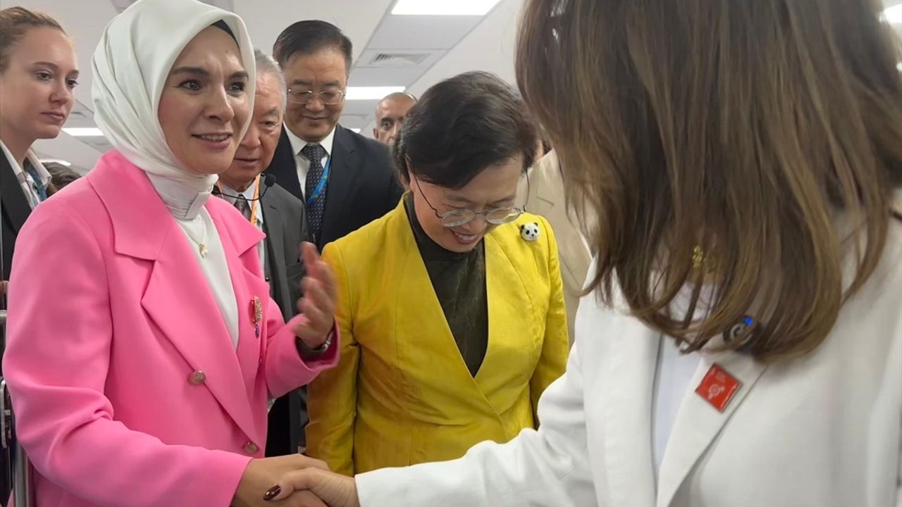 Bakan Göktaş, Brezilyalı Eş ile Görüştü