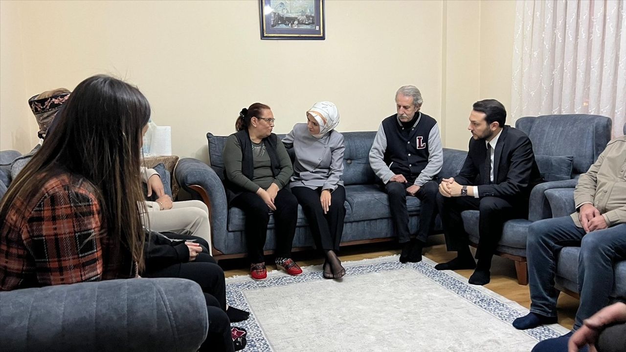 Bakan Göktaş, Trafik Kazasında Hayatını Kaybeden Betül Önderoğlu’nun Ailesini Ziyaret etti