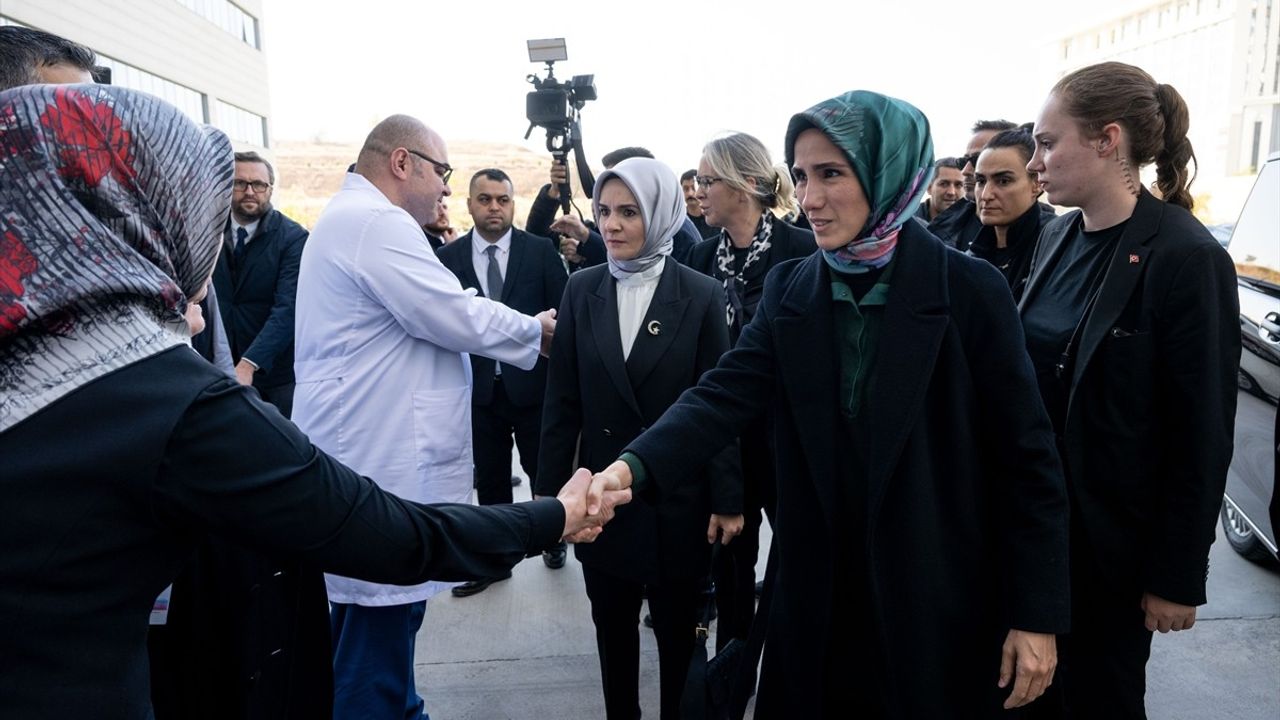 Bakan Göktaş Yaralıları Ziyaret Etti