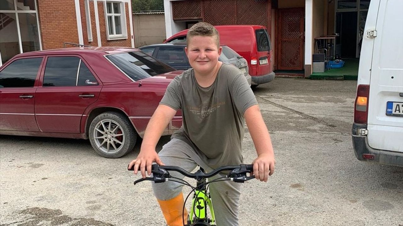 Bakan Uraloğlu'dan Bosna Hersek'e Bisiklet Yardımı