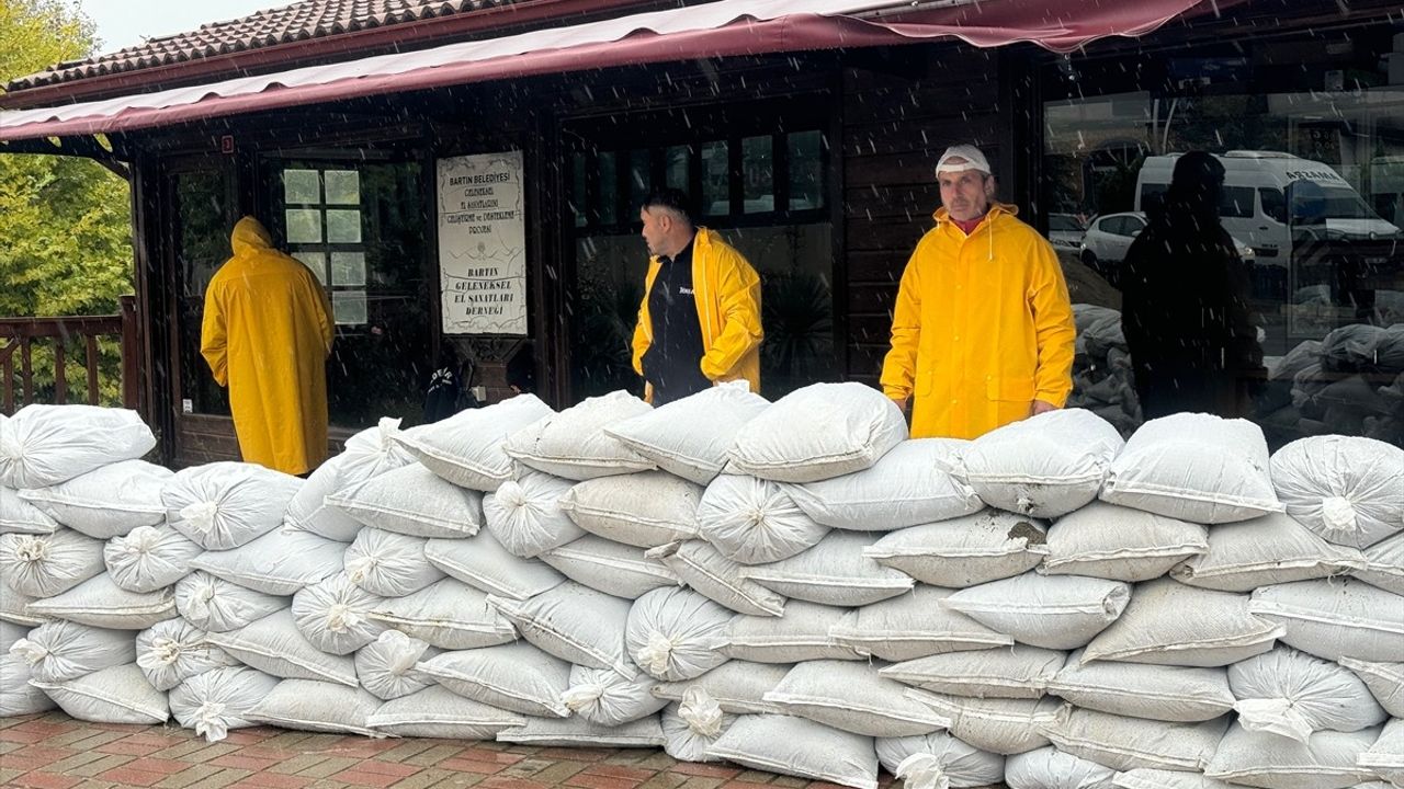 Bartın'da Kuvvetli Yağışın Etkileri: Taşma Riskine Karşı Önlemler Alınıyor