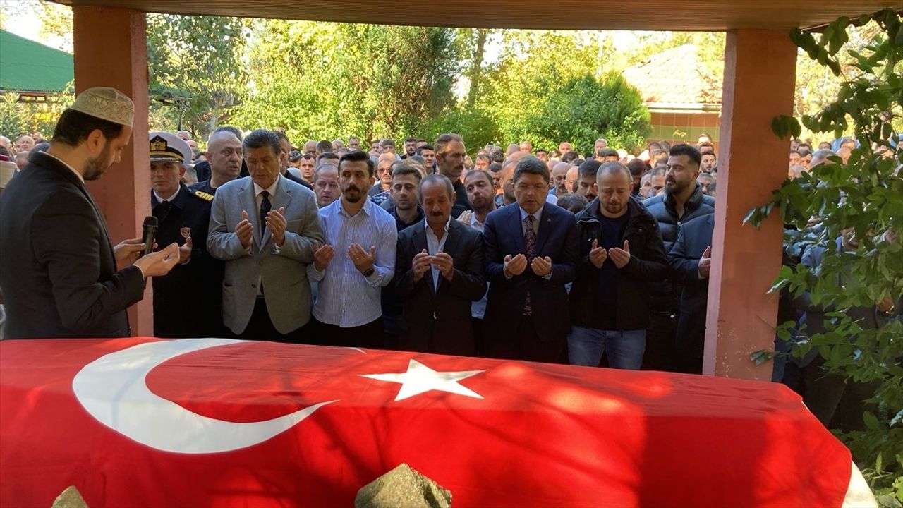 Bartın'da Maden Göçüğünde Hayatını Kaybeden İşçinin Cenaze Törenine Katılım