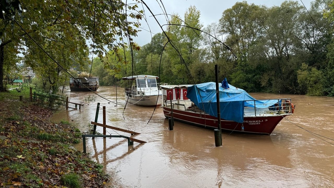Bartın'da Sağanak Yağış Sonrası 7 Köy Yolu Kapandı