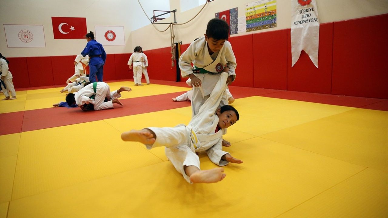 Başarı Dolu Judo Yolculuğu: Akademisyenin Çocuklar için Sosyal Sorumluluk Projesi