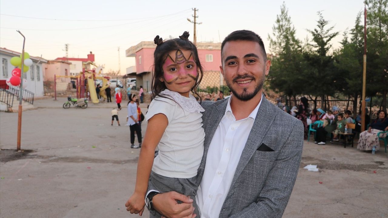 Batman'da Gönüllü Öğretmenler ve Memurlar Çocuklara Eğlenceli Günler Sunuyor