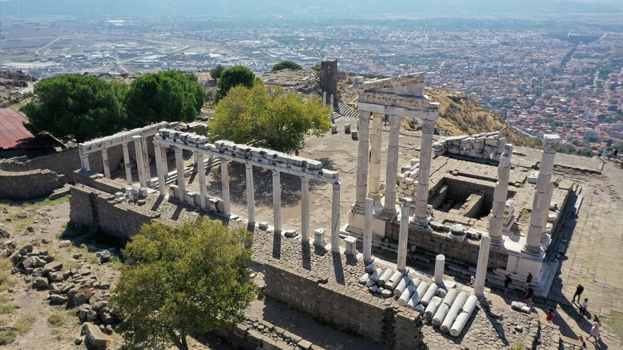 Bergama'da 4,500 Yıllık Tanrıça Figürü Bulundu