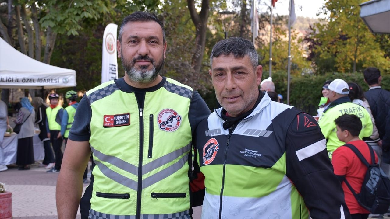 Bilecik'te Cumhuriyet Bayramı Coşkusu: Motosiklet ve Bisiklet Turu Düzenlendi