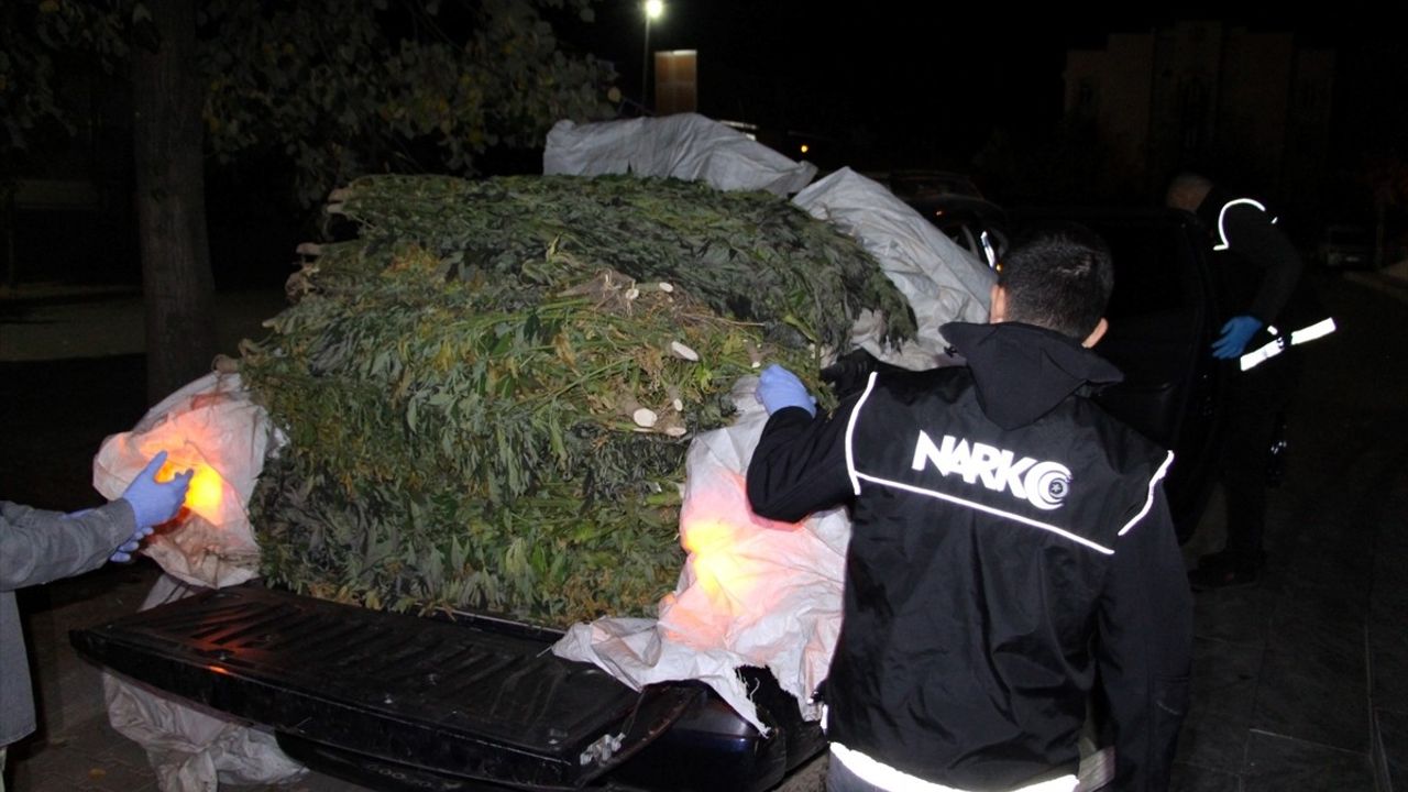 Bingöl'de Uyuşturucu Operasyonu: 542 Kilogram Esrar Ele Geçirildi