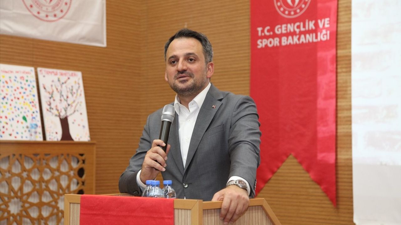 Bitlis'te Gençlik ve Spor Bakan Yardımcısı Eminoğlu, Gençlerle Buluştu